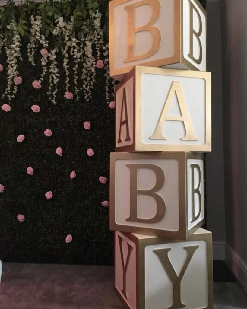 Decoración con letras en cubos