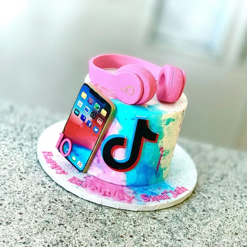 pastel temático de redes sociales