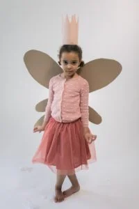 Niña vestida de hada madrina