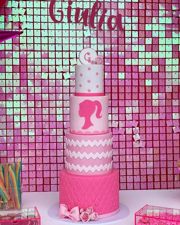 Pastel de Barbie para niña con decoración delicada